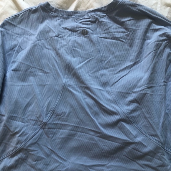 Lululemon long sleeve crop in pastel blue. Size 6. - Picture 2 of 3